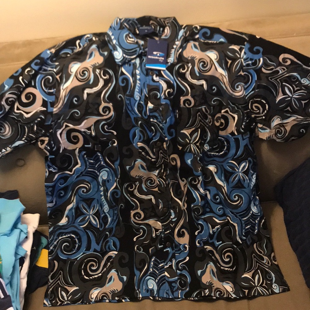 BRAND NEW w/tags, beautiful surf buttondown shirt!